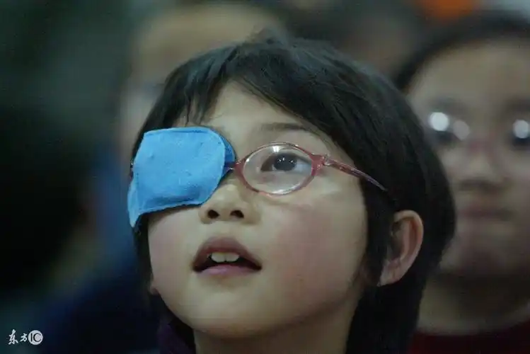 汪峰不戴眼镜,视力问题竟然对颜值影响这么大!