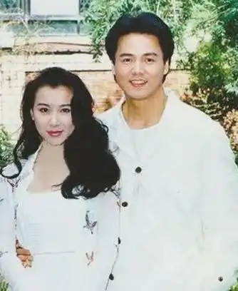 林瑞阳当年也真的是琼瑶剧男主,和台湾第一美女萧蔷一起出演过经典