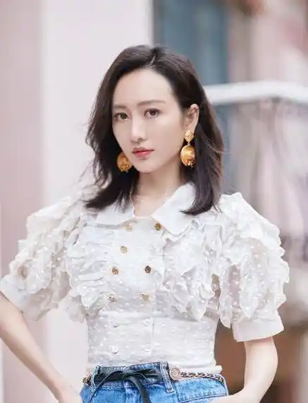 王鸥19岁旧照曝光,单眼皮大鼻头太普通,网友判若两人_漂亮_因为_气质