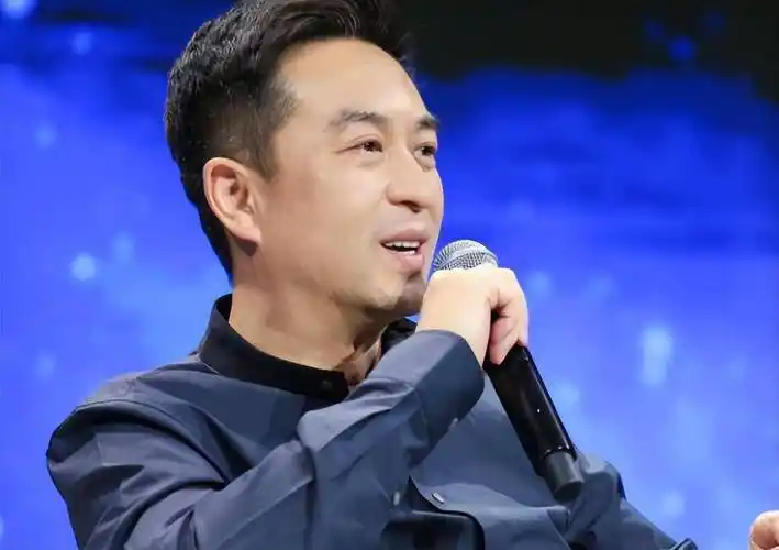 50亿身家富豪爱龙套乐张嘉译戏称片酬仅够加油费