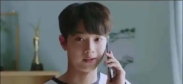 就在夏淼淼魂不守舍的时候,梁又年精心准备了表白的