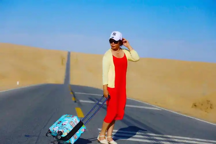 三群人像(全身照)优秀作品汇展 写美篇点评老师远方::一构图很好,人物