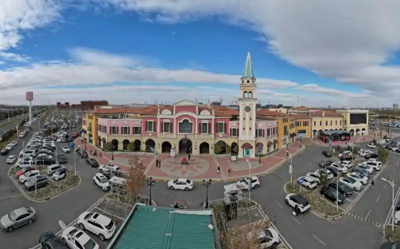 首飞枫叶小镇奥特莱斯