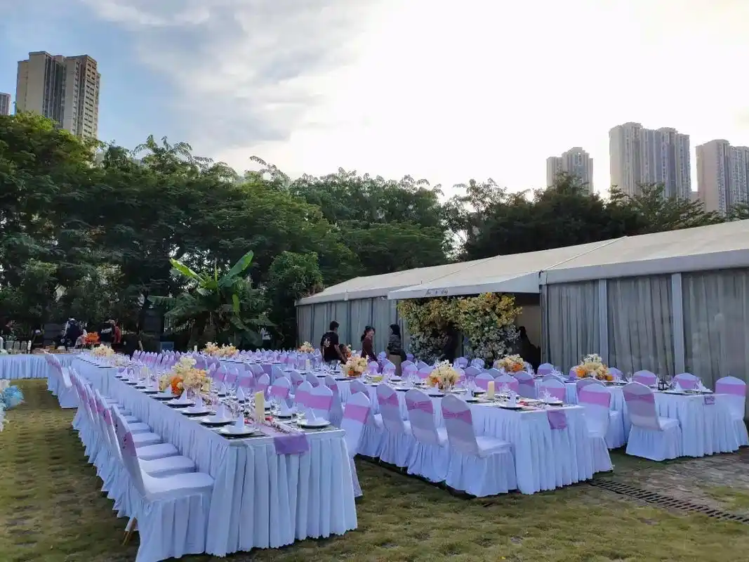 必看i小预算户外草坪婚礼自助餐.