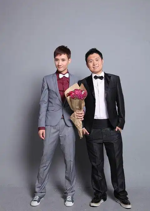 两个男人的唯美婚纱照,你能接受这种感觉吗? (转)