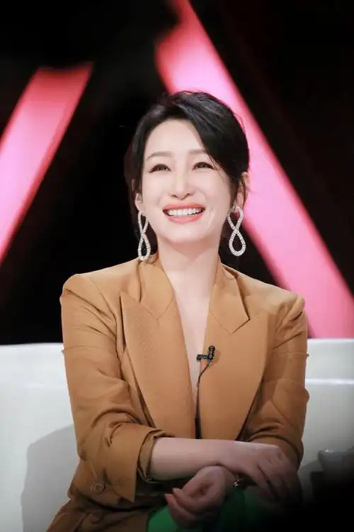 秦海璐高开叉绿裙性感综艺图片111