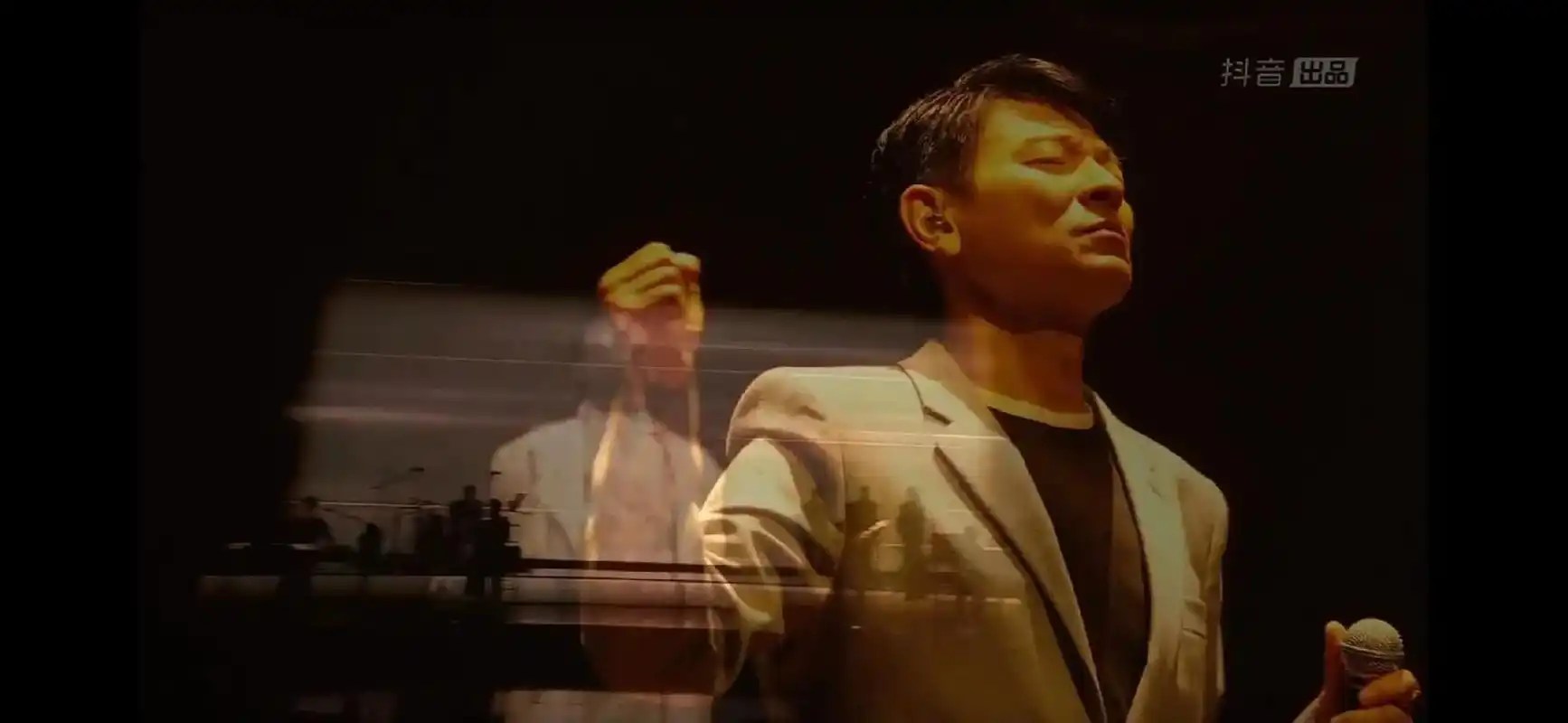 华仔,不老的神!(图片来源演唱会截图,有问题及时联系) - 抖音