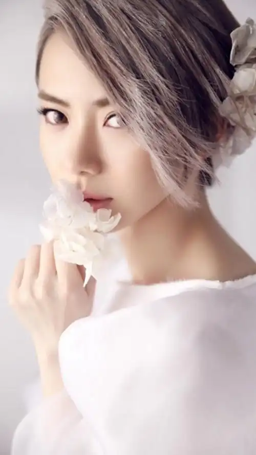 【女神壁纸】戚薇(代表作《少年神探狄仁杰》《追捕》《爱情回来了》