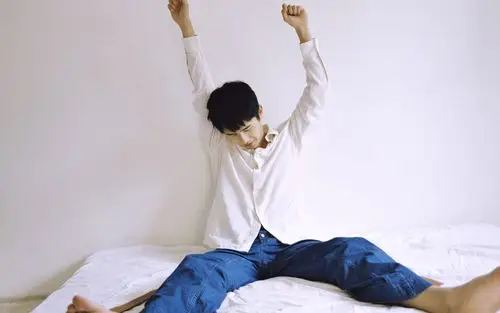 刘昊然白衬衣帅气写真高清图片桌面壁纸