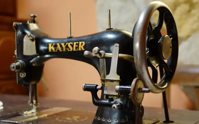 > || 更新时间:2019-01-11 颜色分 黄色 关键词:  复古 缝纫机 复古