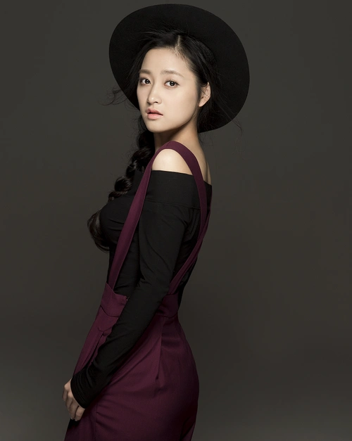 p>肖婷佳,出生于湖南邵阳,毕业于 a target="_blank" href="/item