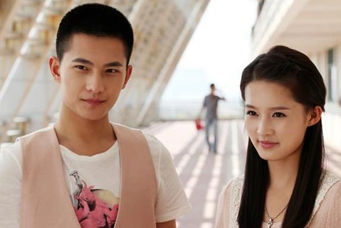 杨洋李沁低调相约肯德基 疑似复合