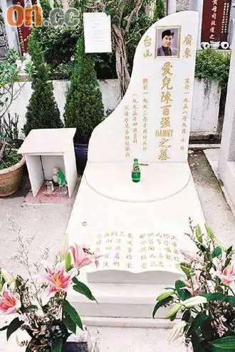 陈百强黄家驹墓碑同遭破坏叶世荣痛斥狂徒图