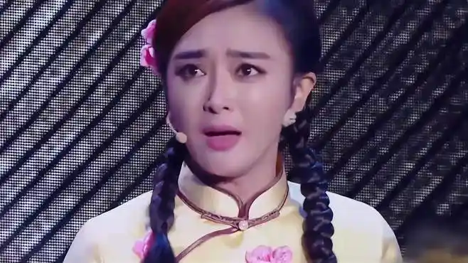 秦岚跨界喜剧王,上演《梅花三弄》,承包观众的笑点丨文娱播报