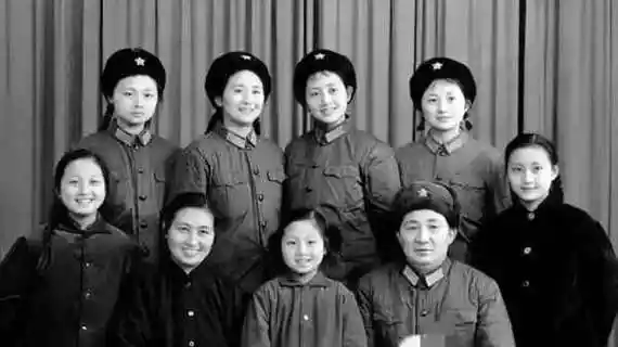 不一样的家庭合影