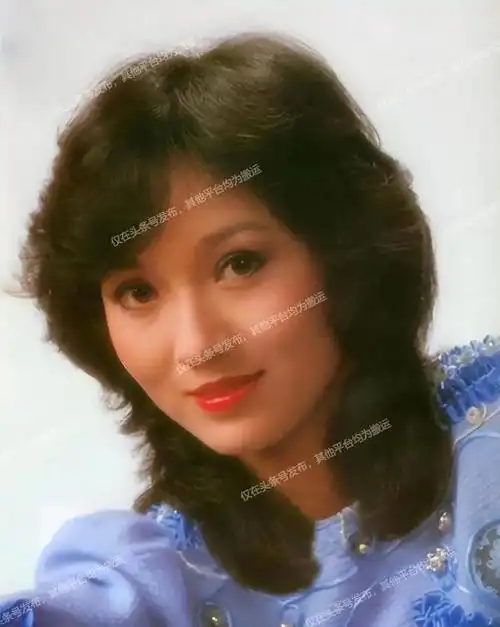 69岁赵雅芝的骄傲:三个儿子都是学霸,今大儿子45岁,二儿子41岁