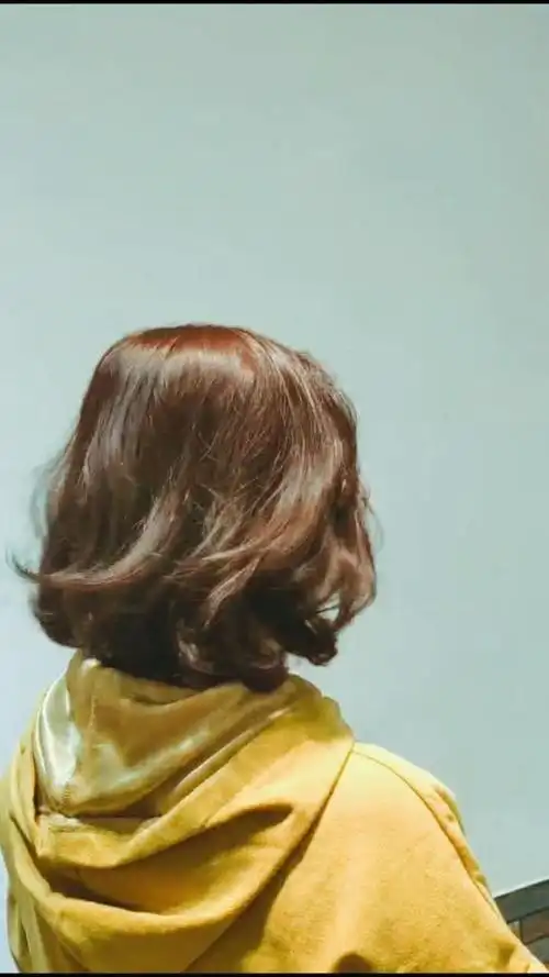 搭配一个巧克力暖棕色更显肤白!还不赶快来改变.