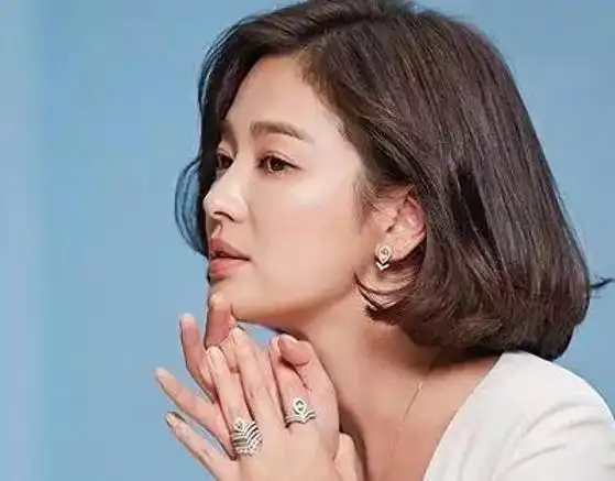 40岁女人最减龄发型推荐,气质绝佳换上就好看