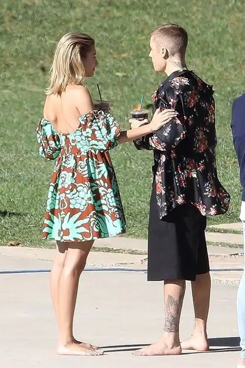 贾斯汀比伯justinbieber和妻子haileybieber婚后为杂志拍摄大片