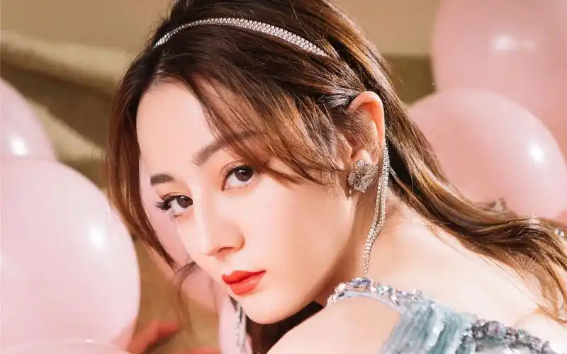 迪丽热巴迷人性感图片桌面壁纸