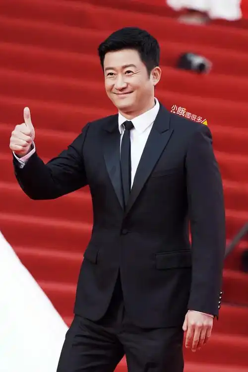 电影节#北京国际电影节开幕式红毯《流浪地球2》剧组吴京高清图集9p