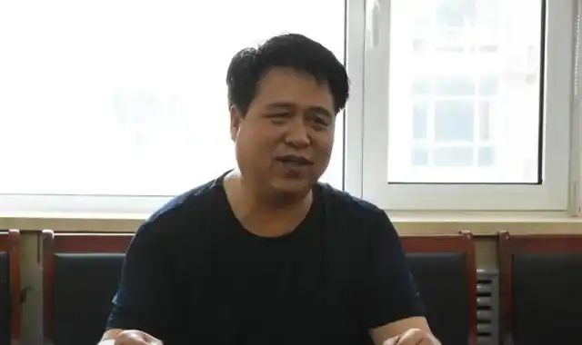 石楼中学校长 李增强