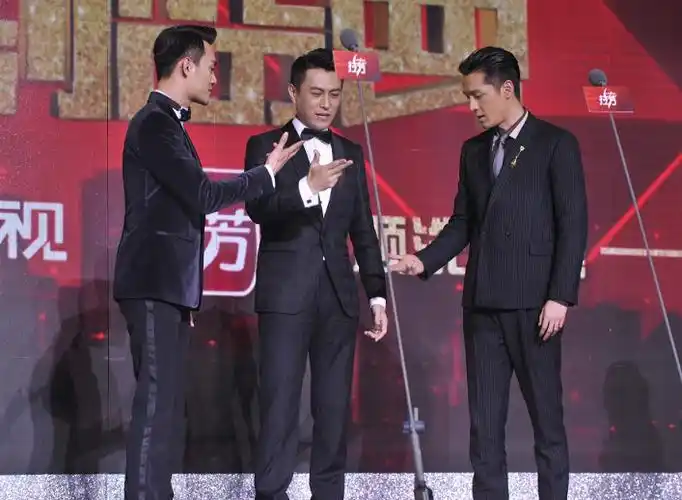 靳东王凯胡歌同台 网友喊破嗓子(2)