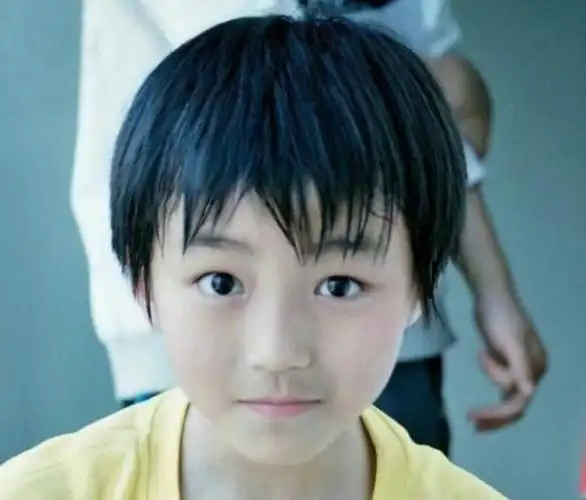 看看王俊凯童年照再看看他近照才懂啥是天生丽质