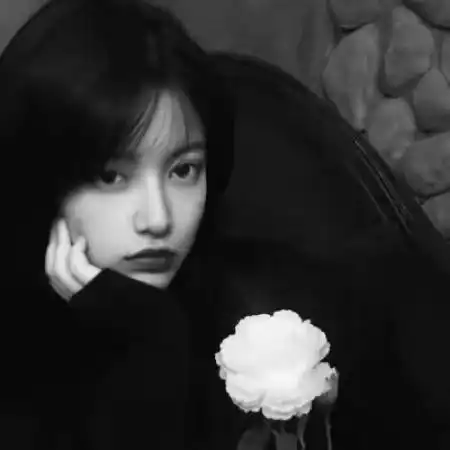 女生暗黑系头像真人 伤感很丧很颓废的女生