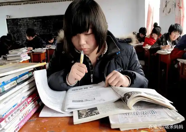 学校电子产品出新花样,能监控学生写作业,师生之间的信任在哪里