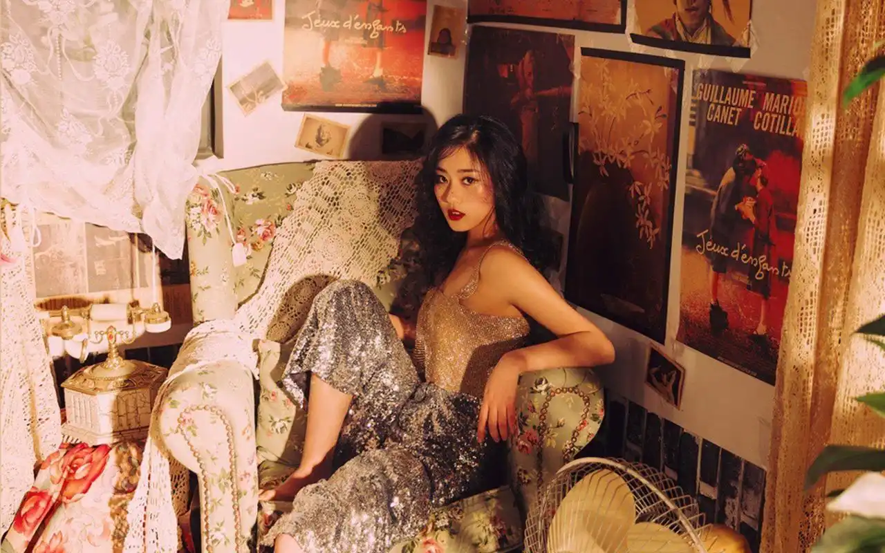 成熟性感美女唯美高清桌面壁纸