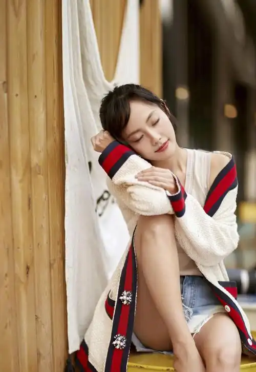 张嘉倪时尚街拍高清图片