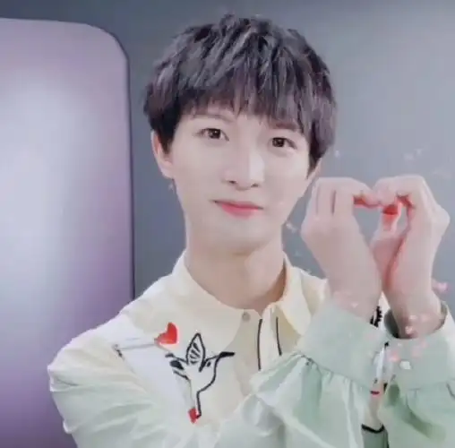 周深 深式比心##周深不吃土豆丝的原因