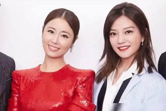 赵薇林心如春晚同框同是43岁差距明显网友我的青春没了