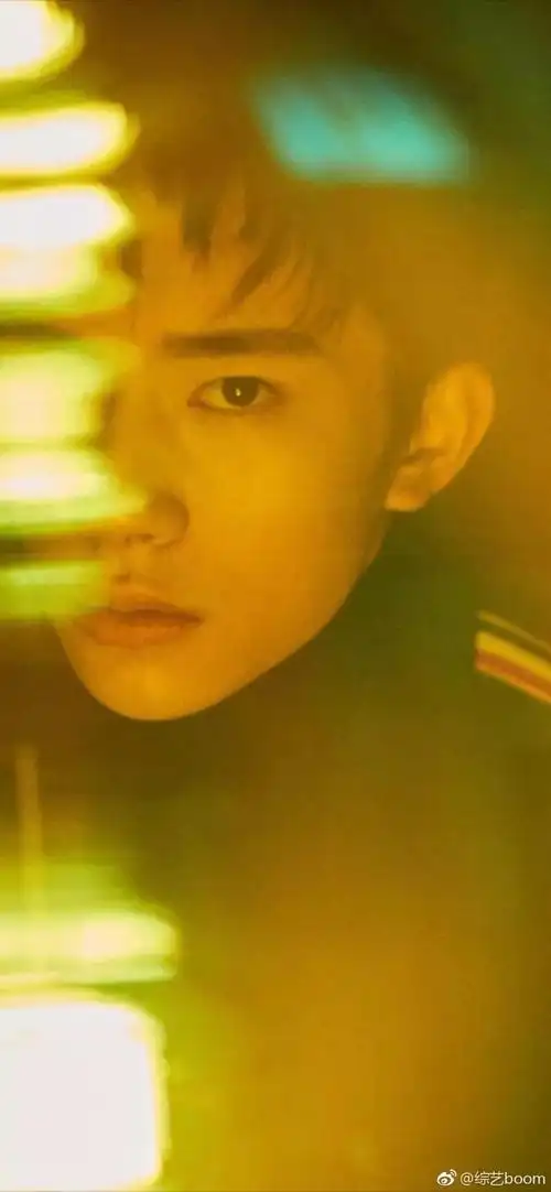 易烊千玺无敌帅气