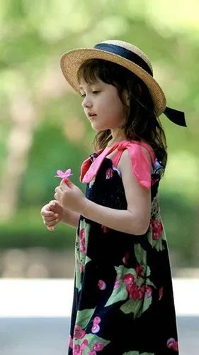 卖萌女孩可爱高清手机桌面壁纸