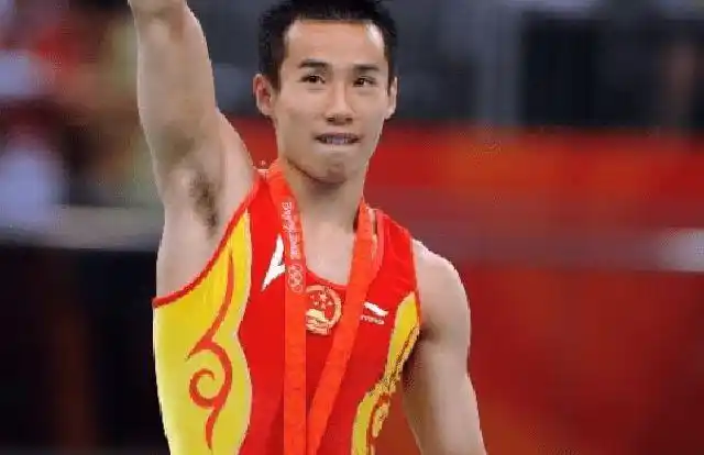 奥运冠军肖钦前女友诈骗5800万被牵连消失8年后成大校回归