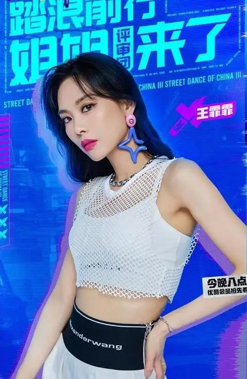 12号晚王霏霏发文讲述自己这次去观赛的感想,以及和王嘉尔过往在jyp的