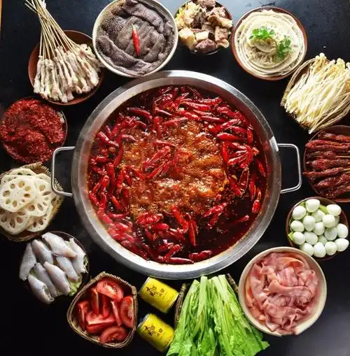 地道的成都美食来袭火锅串串冒菜哪家更强