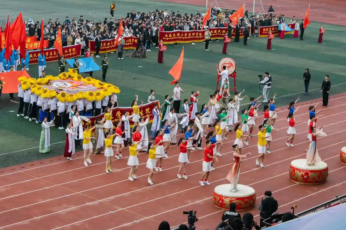 忙碌许久终于有时间整理运动会的照片了, - 抖音