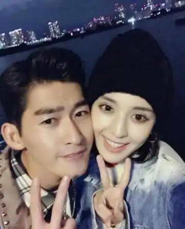 她与张翰在一起的两年,尤其让她备受男方的前任追着怒骂,因此她的路人