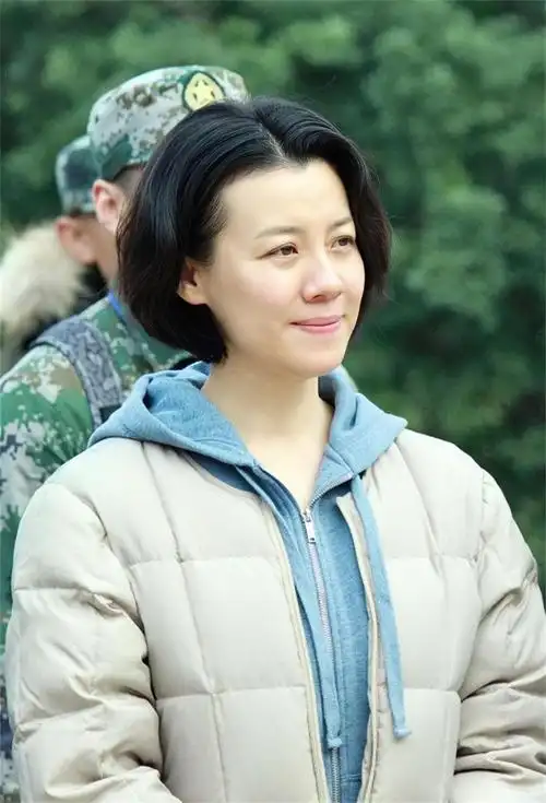 也在梅婷和家人的撺掇下开始相亲.