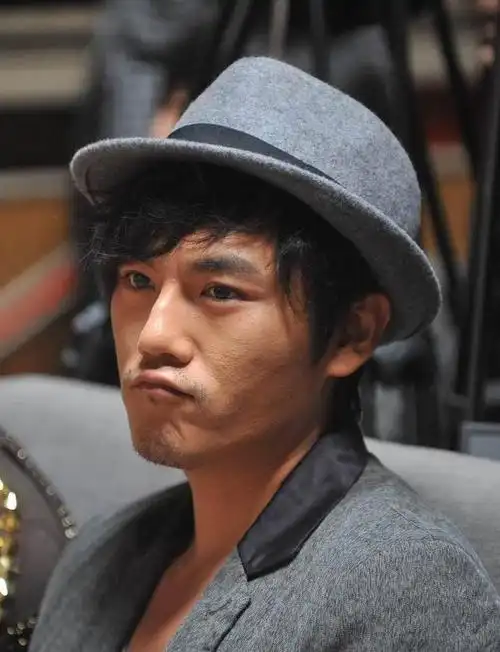 时辰已到事实证明娶了大自己十岁伊能静的秦昊结局早已注定