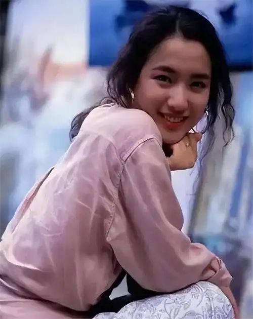 郑秀文,断崖式衰老!她到底经历了什么?简直认不出来了