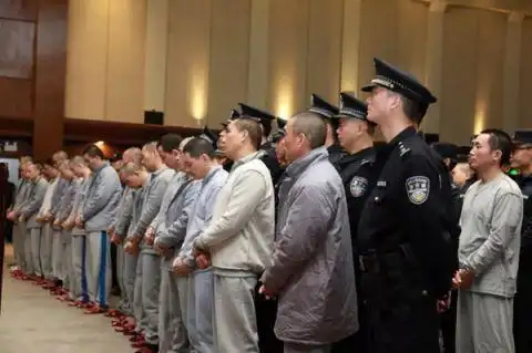 被派出所辞退后当了"黑老大"!深圳一黑社会头目被判死缓,限制减刑