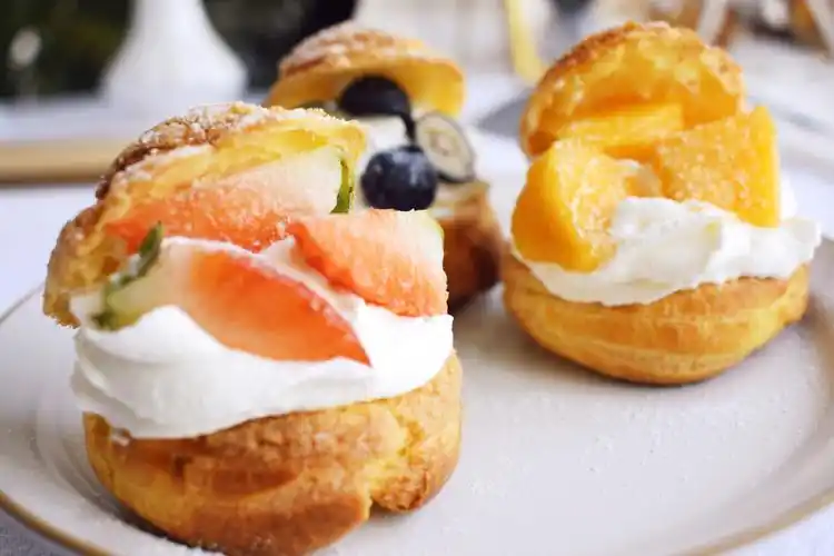 芒果草莓美味甜点下午茶