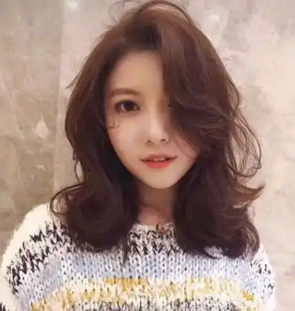 2022齐肩梨花烫发型,恰到好处的美