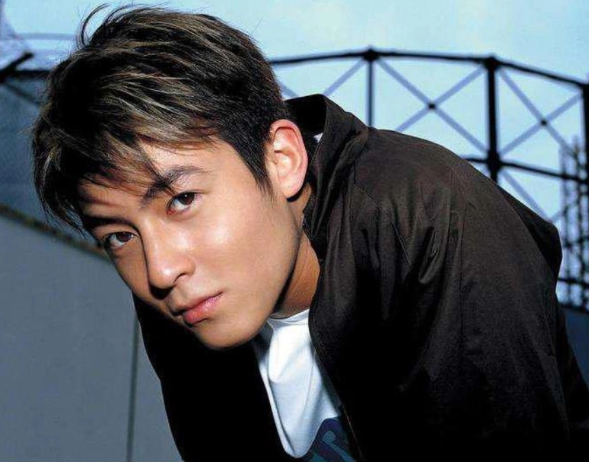 陈冠希父母年轻时有多潮?妈妈中葡混血,精致得像洋娃娃