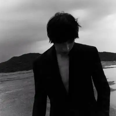 高清高冷高级感的头像男生专用图片