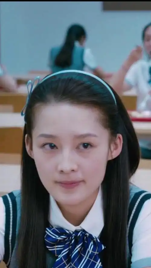 李沁,穿校服很清纯啊!